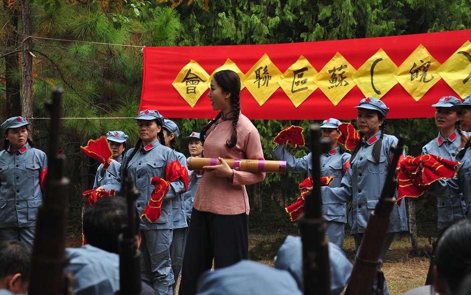 幸福山歌剧照
